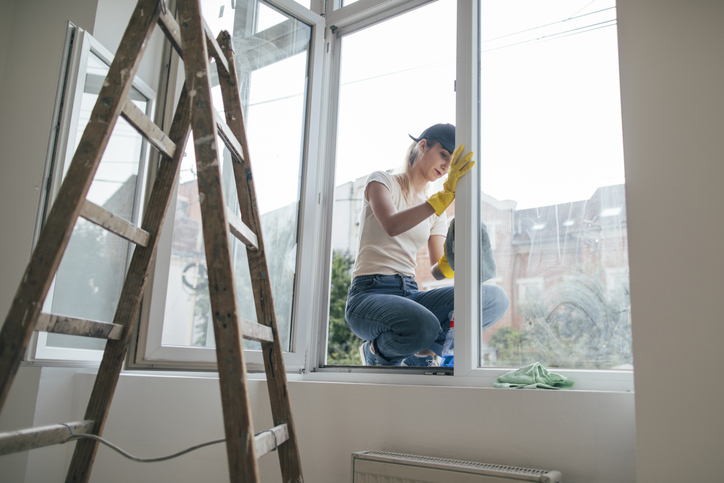 Sorgfältige Fensterreinigung bei Endreinigung in Freising – Schlueter Group adressiert Ihre Bedenken.